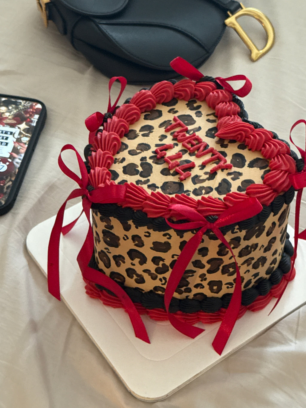 LEOPARD PRINTED CAKE
