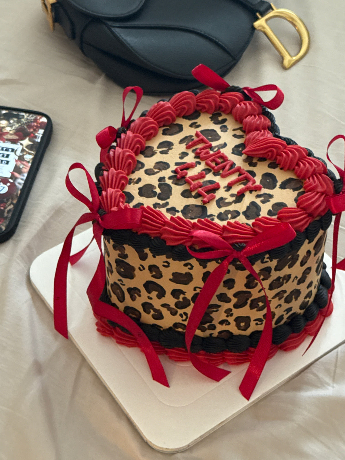 LEOPARD PRINTED CAKE